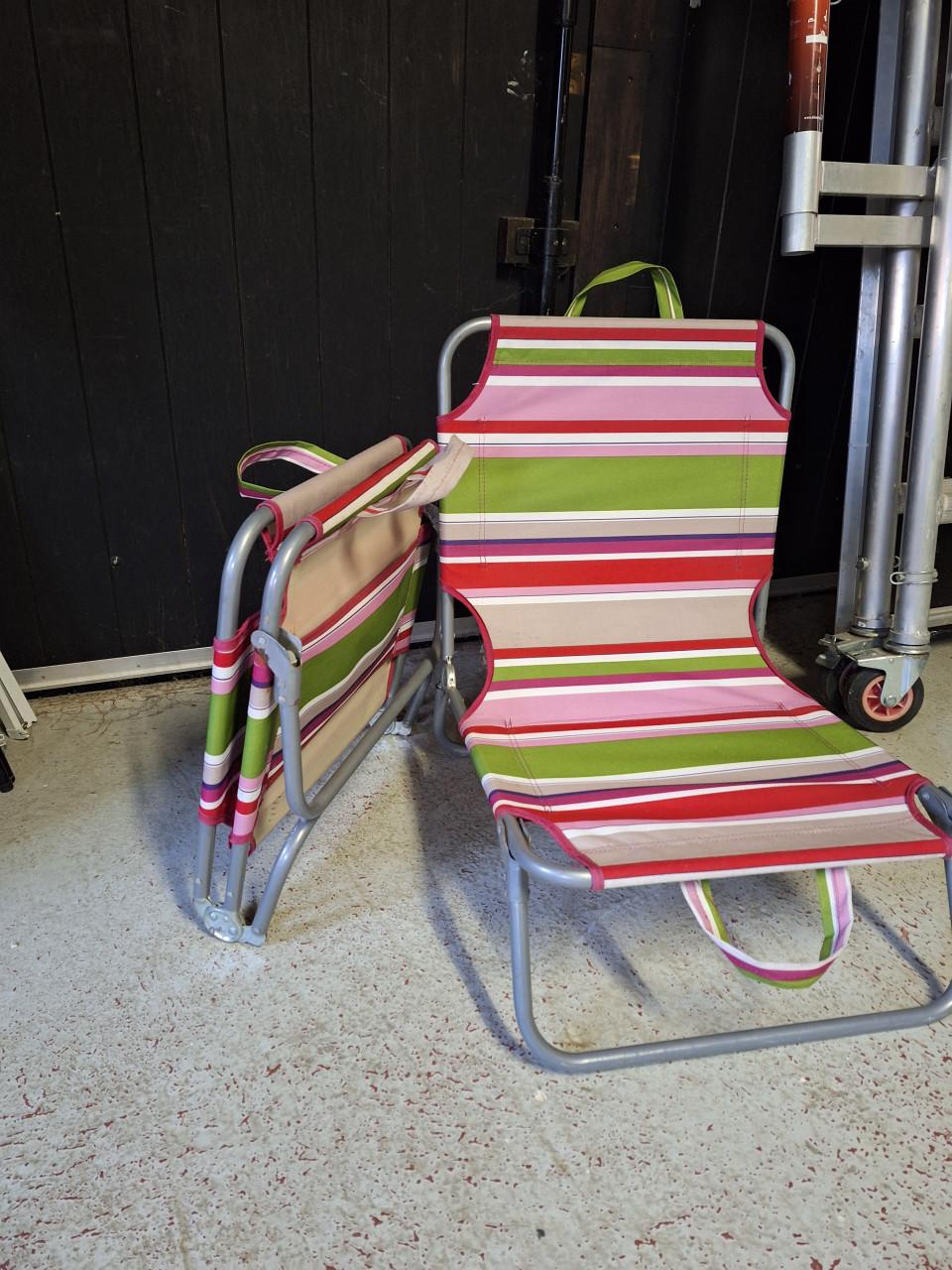 2 lage strandstoelen