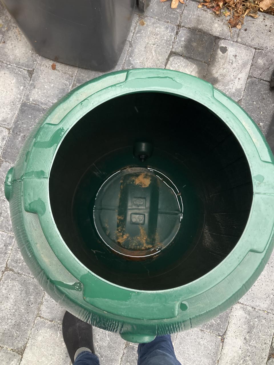 Regenton 100% goede staat met aftapkraan en schroefdeksel