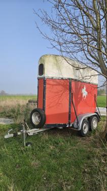 1.5 paards trailer