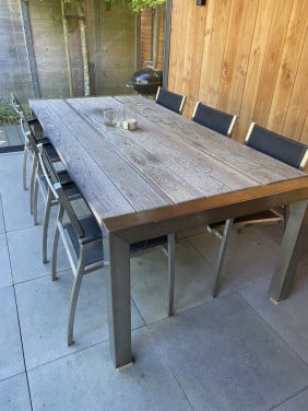 Buitentafel + stoelen