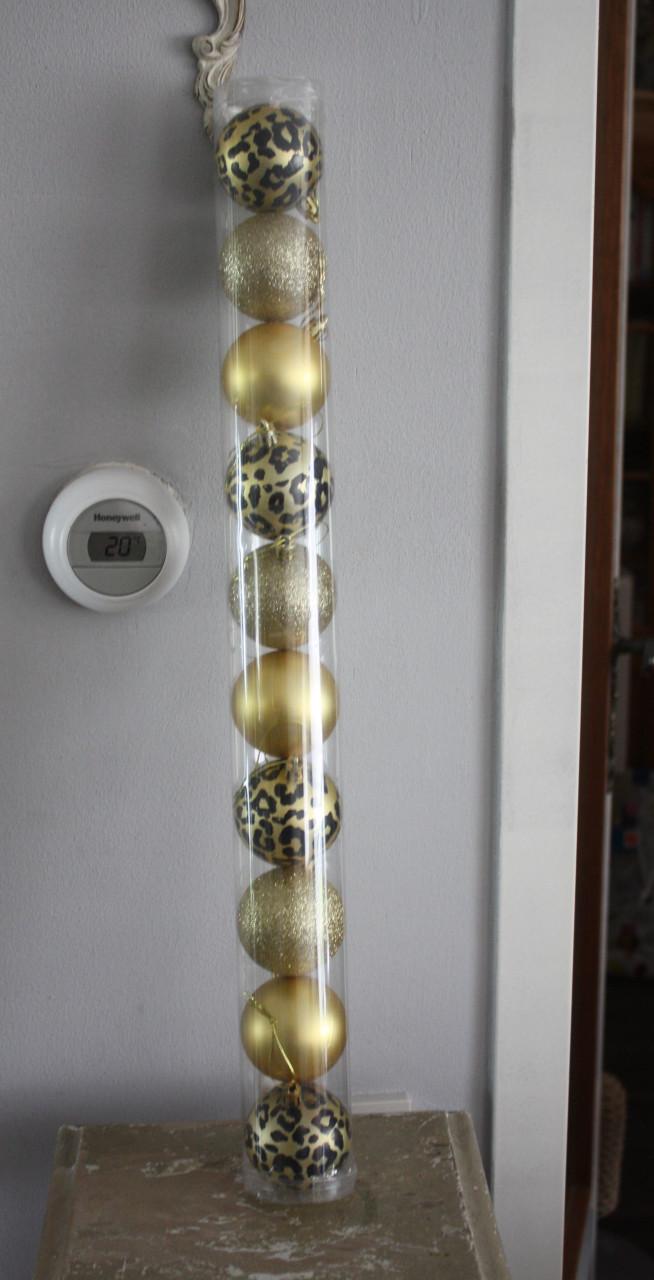 10 kunststof kerst ballen panterprint en effen