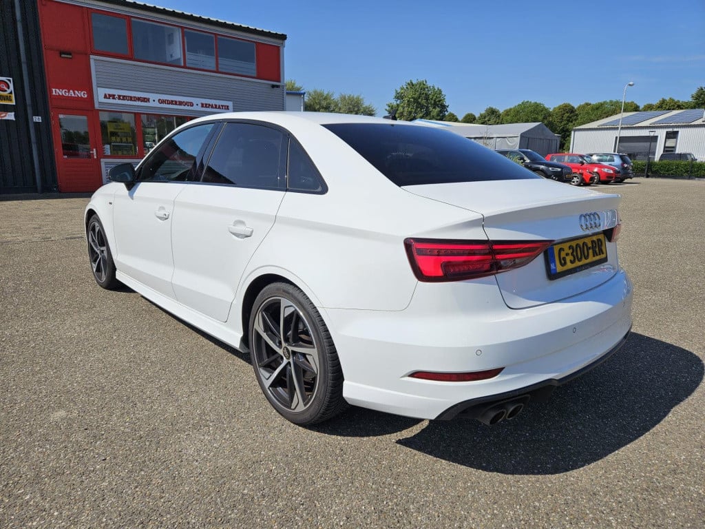 Audi A3 limousine 40 tfsi s-line