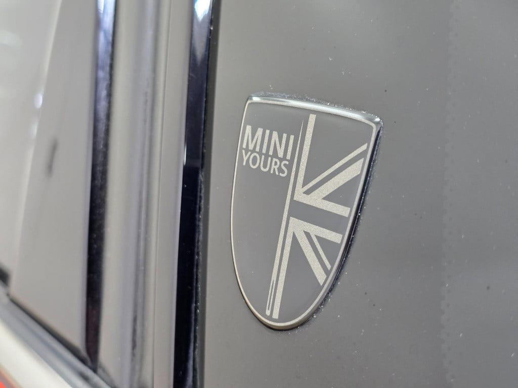 Mini Cooper mini occasion 2.0 automaat | 5 deurs en maar 1 van in nl | twee
