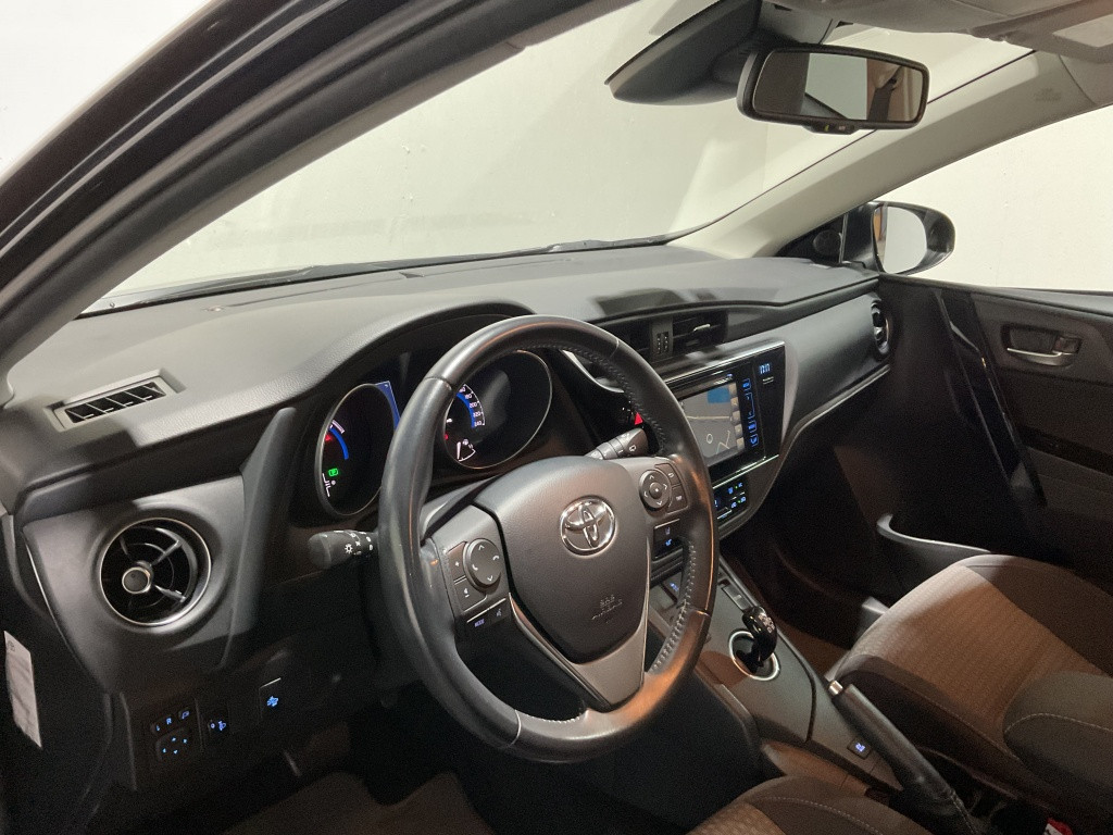 Toyota Auris 1.8 hybrid dynamic go