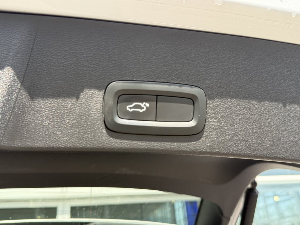 Volvo XC40 t3 160pk momentum | camera| trekhaak| h&k sound| stoelverw| carp