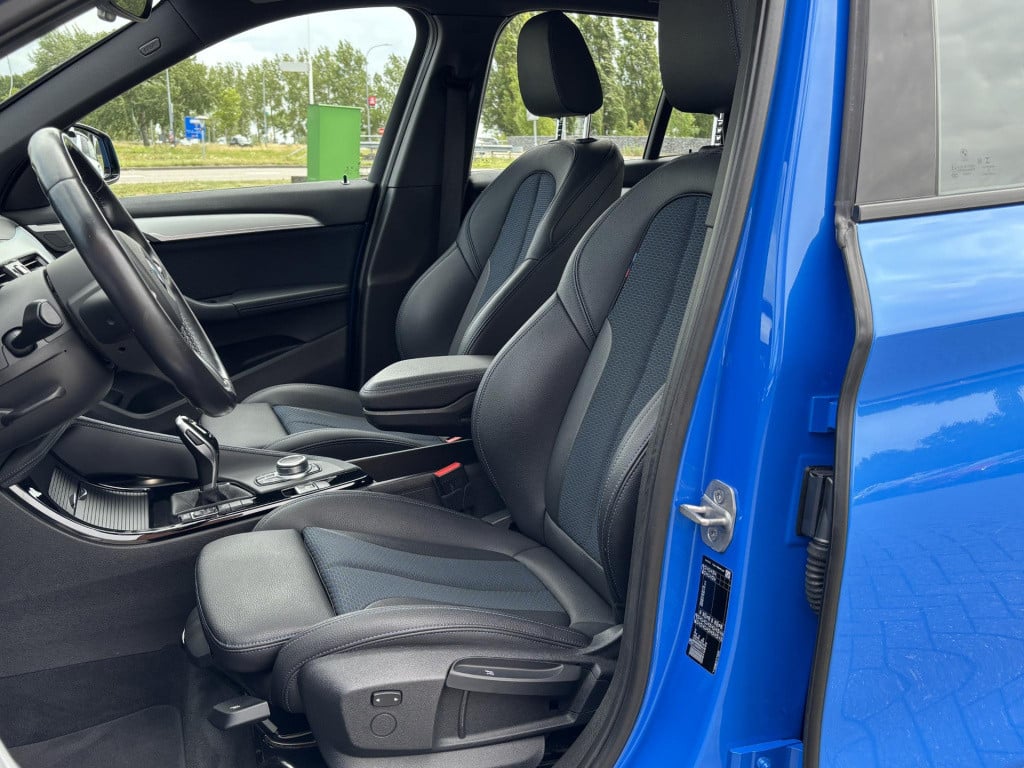 BMW X1 sdrive18i high executive m sport | trekhaak afneembaar | sportstoele