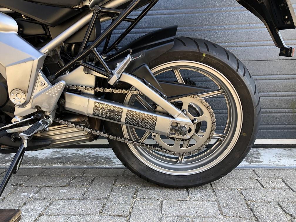 Keurige middenklasse Versys 650 '07 met 45dkm, veel Givi extra's €3250,-