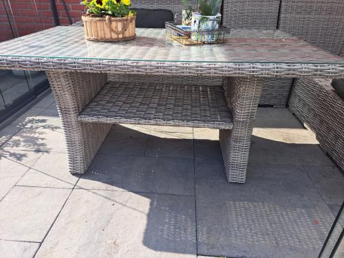 Mooie tuintafel