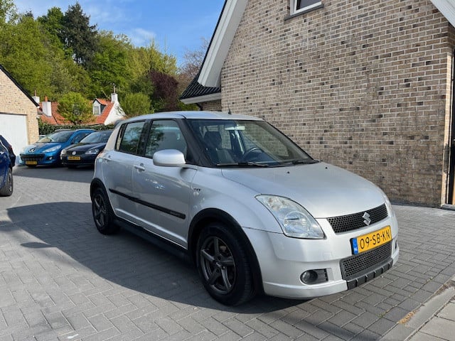 Suzuki swift 1.5 exclusive airco nap logisch