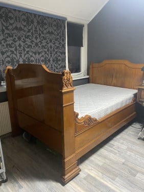 Antieke bed met goede matras
