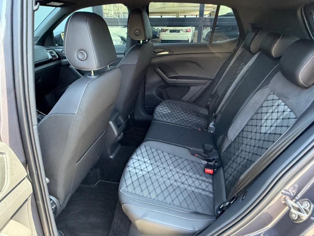 Volkswagen T-cross 1.5 tsi 150pk dsg r-line | camera | trekhaak | navi | iq