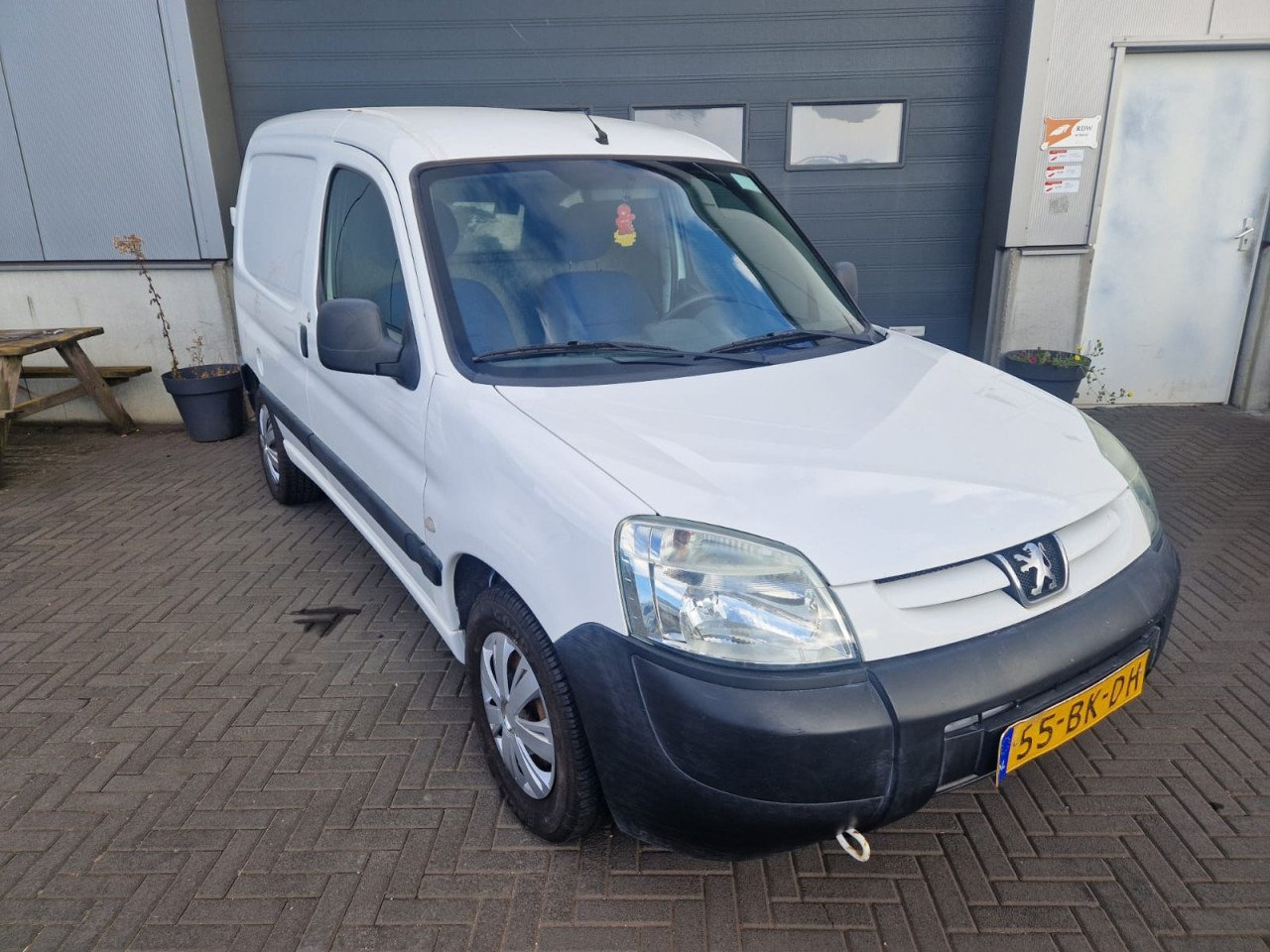 TE KOOP PEUGEOT PARTNER 1.9D BETREFT EEN BTW AUTO