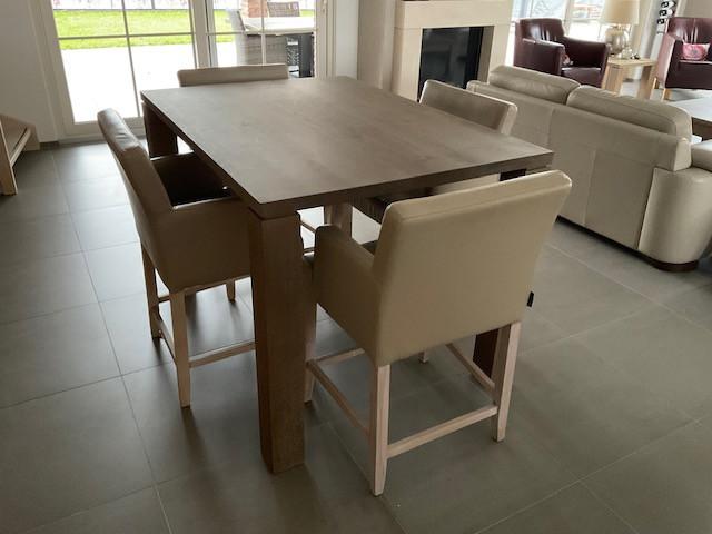 Bar(eet)tafel incl.4 stuks bijbehorende barkrukken
