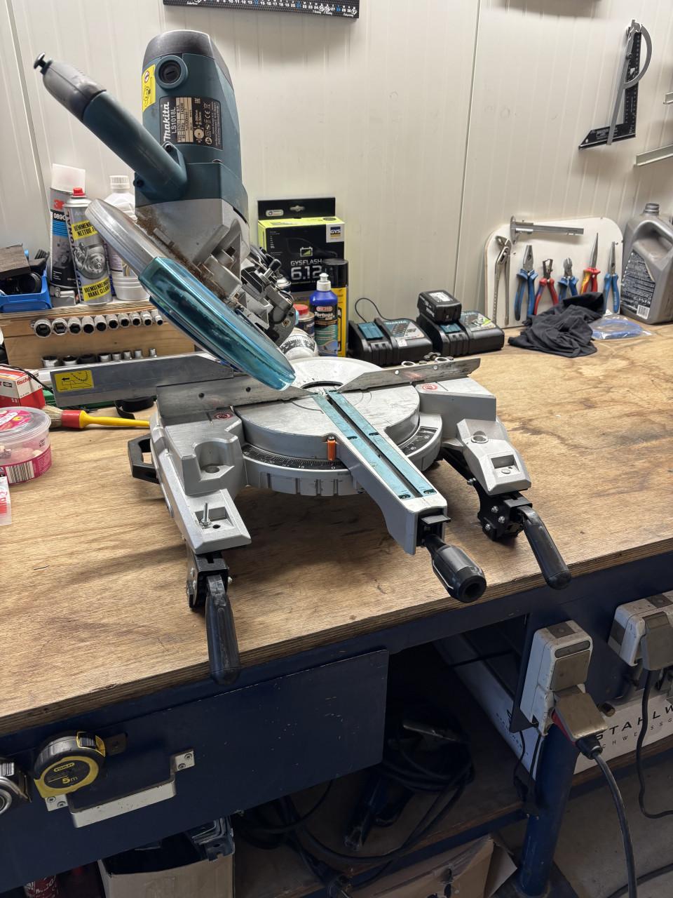 Makita afkortzaag ls1018