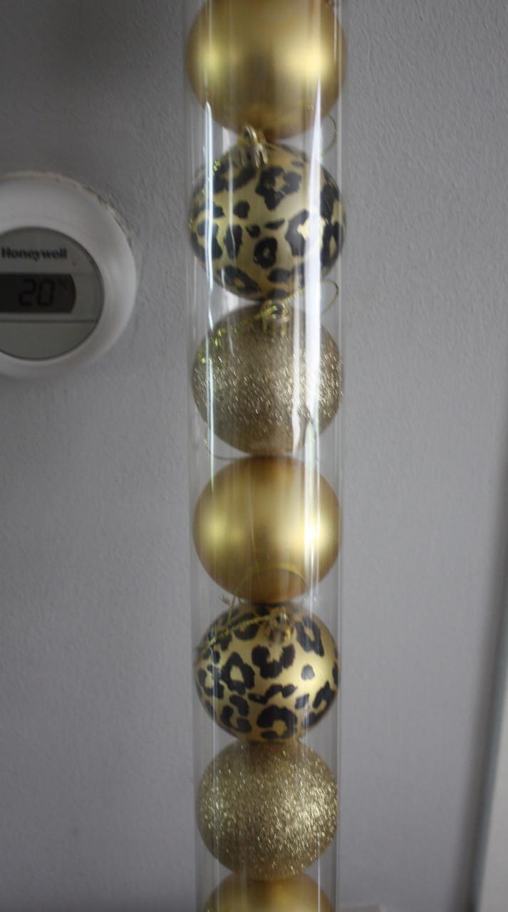 10 kunststof kerst ballen panterprint en effen