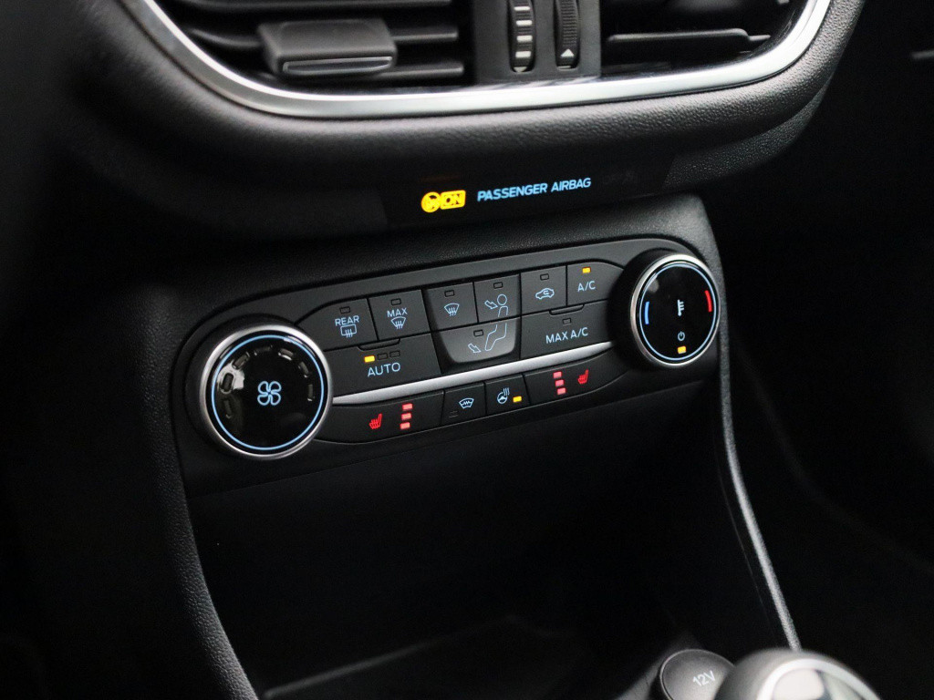 Ford Fiesta 1.0 ecoboost hybrid titanium