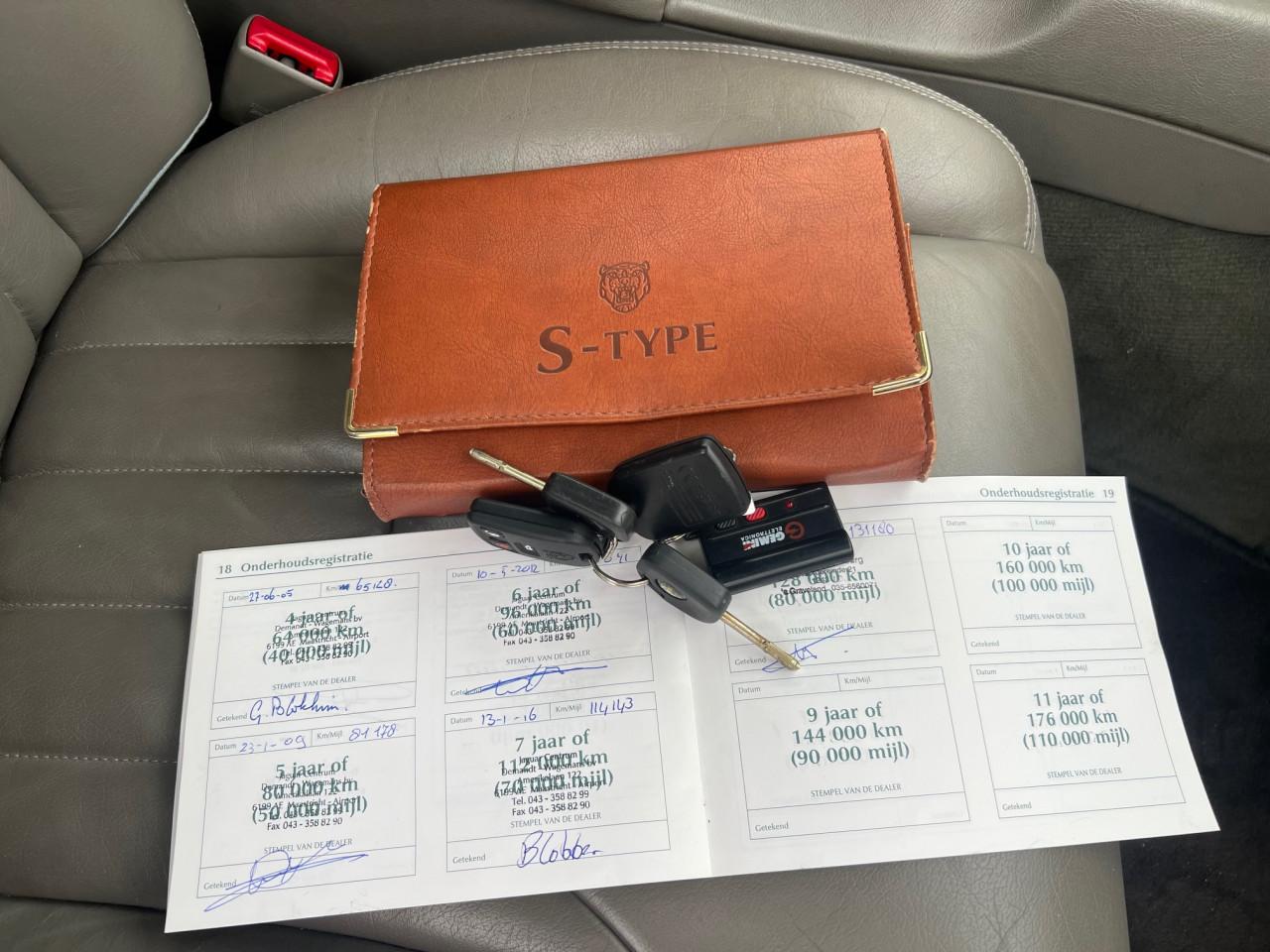 Prachtige Jaguar S Type uit 2000 met slechts 131.000 km aantoonbaar!!