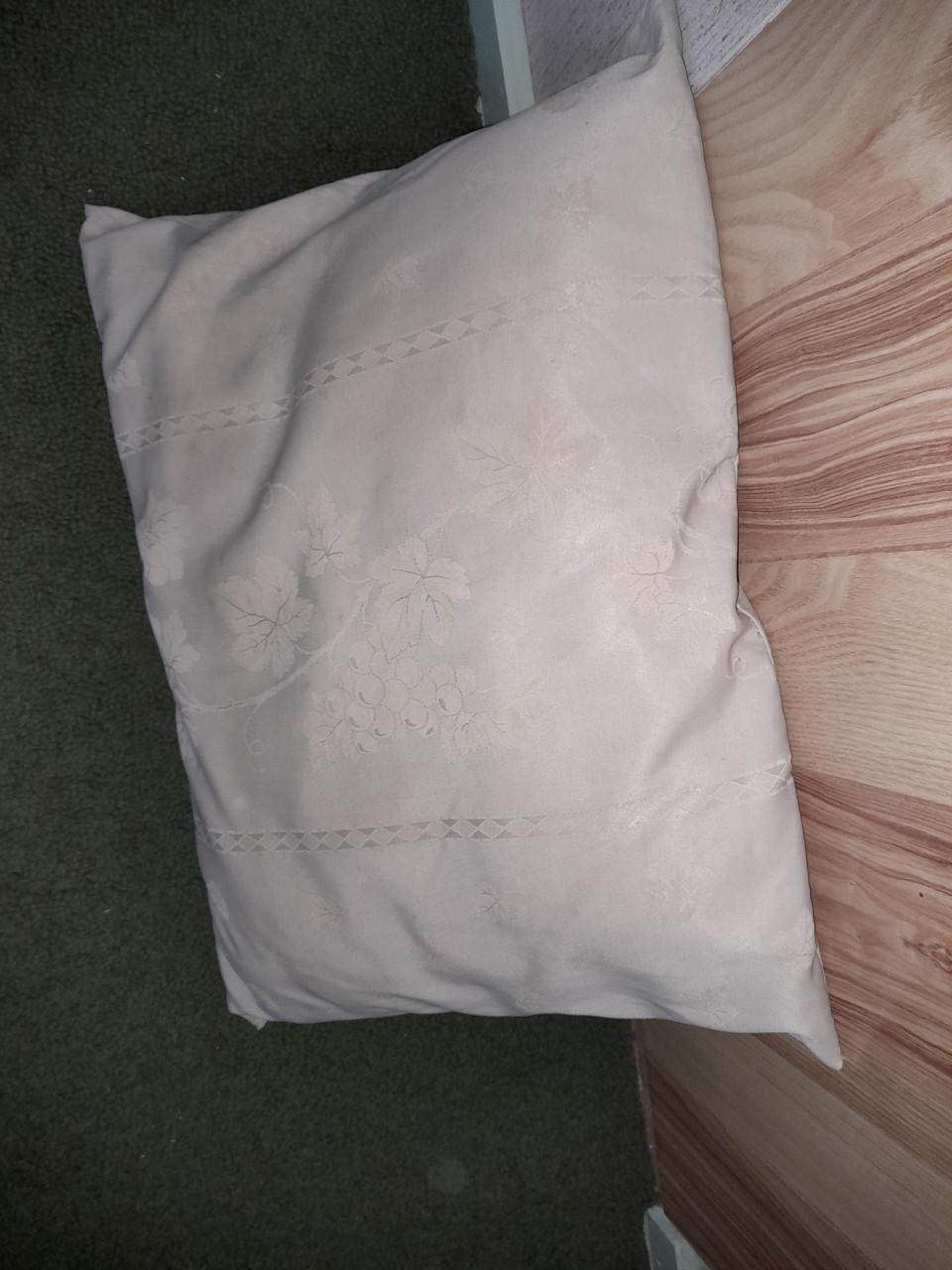 Zwarte rotan hocker met kussen