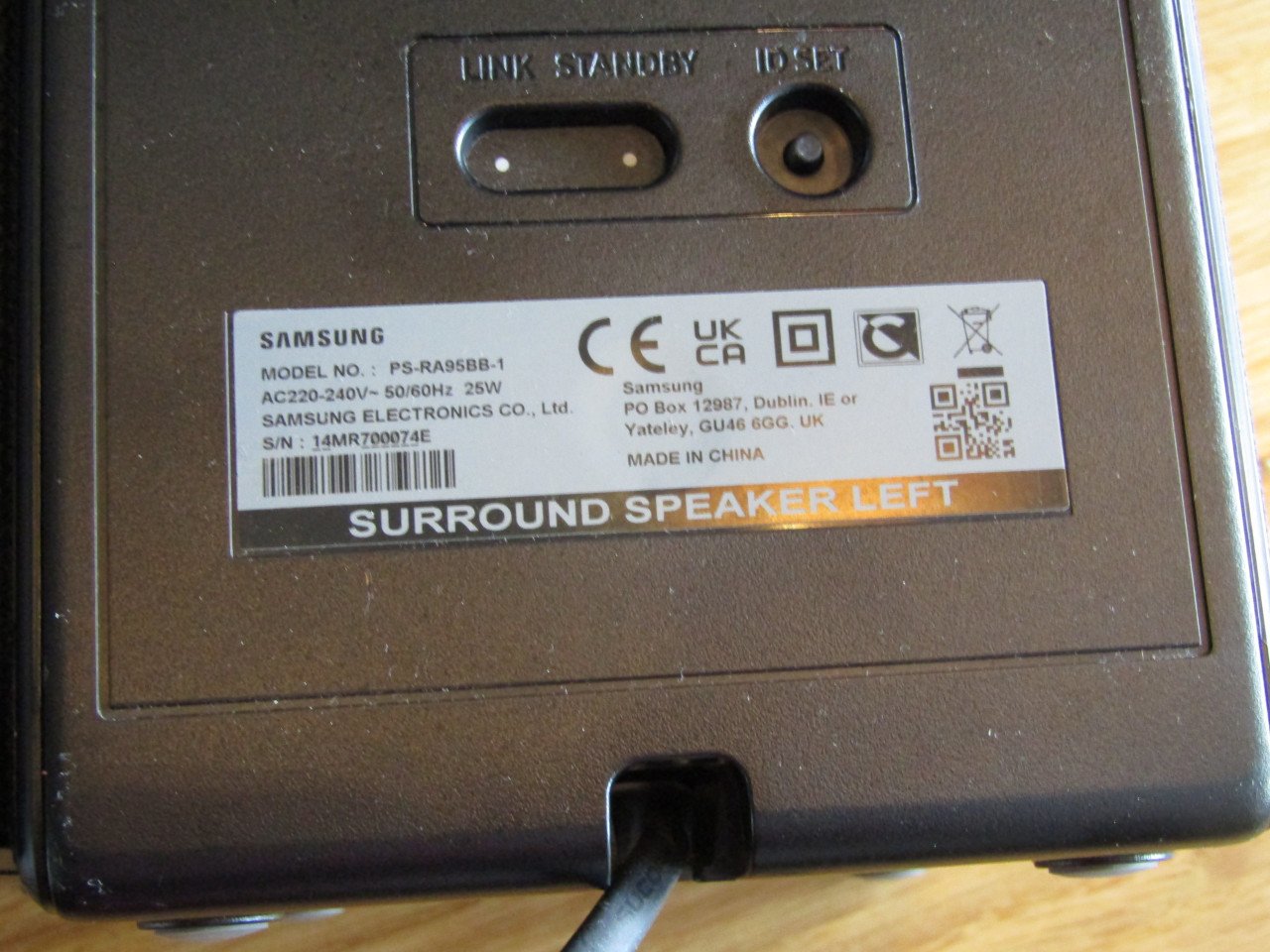 Soundbar surround speakers