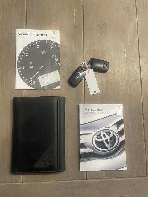 Toyota Yaris 1.5 hybrid trend bi-tone