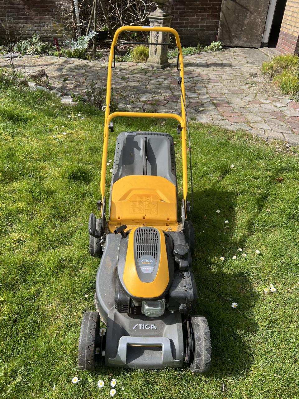 Grasmaaier op benzine