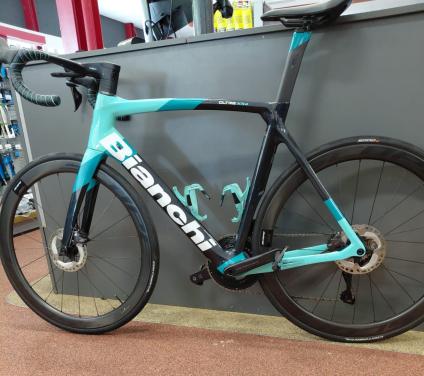 Bianchi Oltre XR4 Ultegra Di2 Scope R4 carbon wielen maat 59