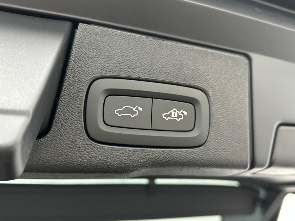 Volvo XC60 t8 awd ultra dark executive edition