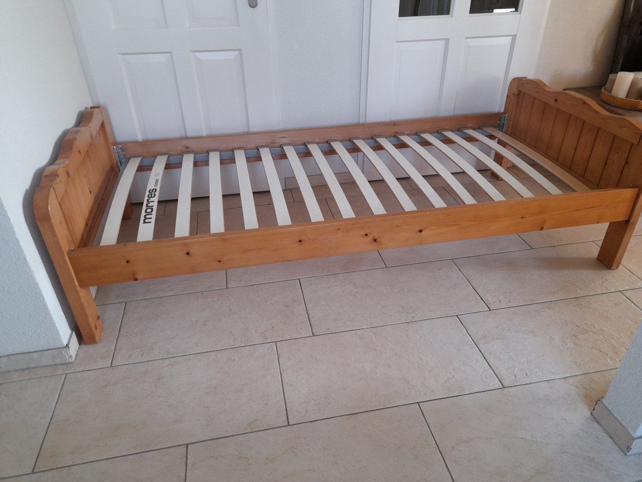 Massief houten 1 Persoons bed 90 x 200 ( in goede staat )