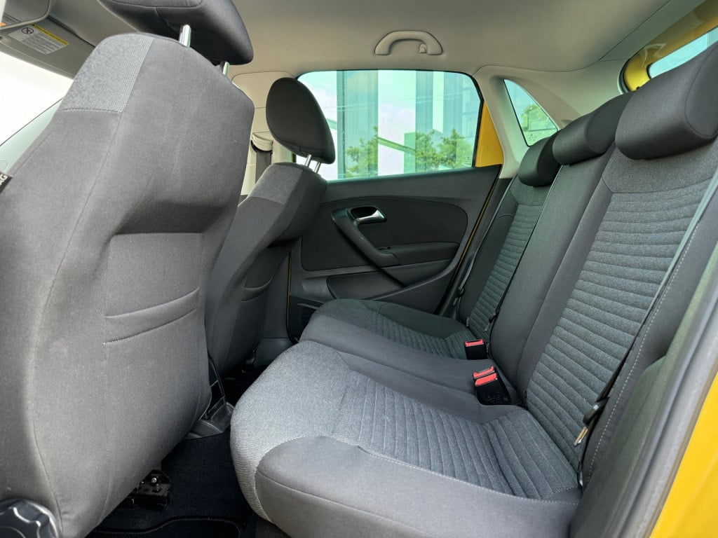 Volkswagen Polo 1.4-16v r-line * carplay * pdc * airco