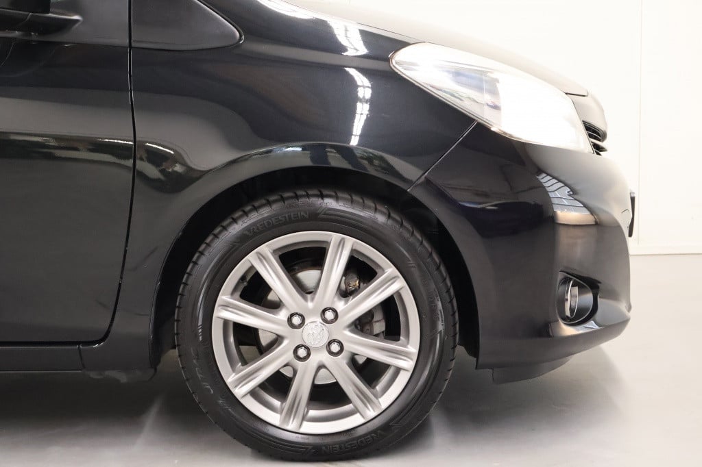 Toyota Yaris 1.3 vvt-i dynamic