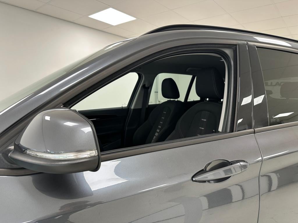 BMW X1 sdrive20i sport line | trekhaak | head-up-display | stoelverwarming 