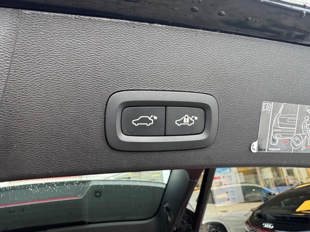 Volvo XC40 recharge p8 awd r-design