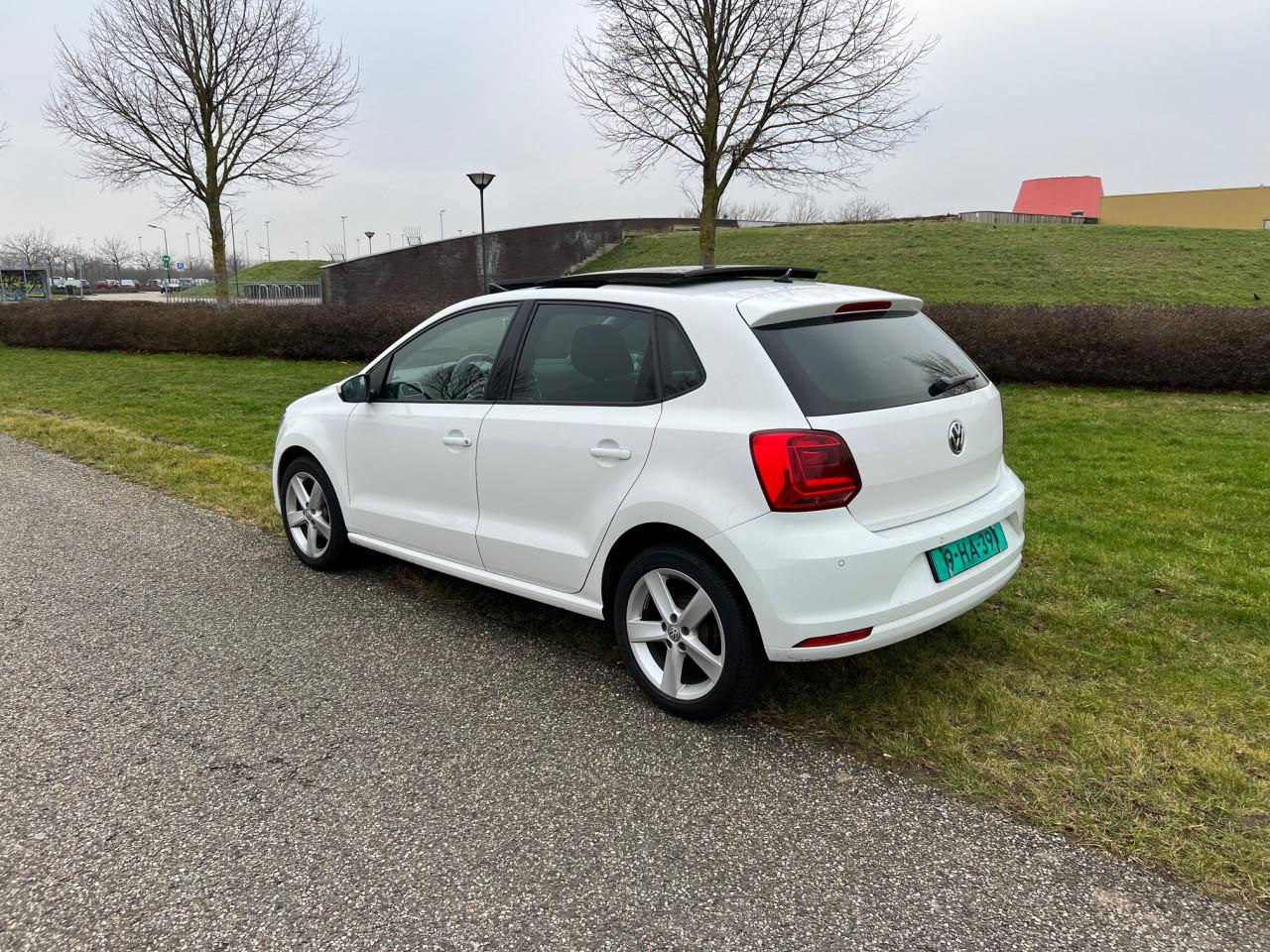 VW Polo 2015 met slechts 93000 km, Panoramadak!
