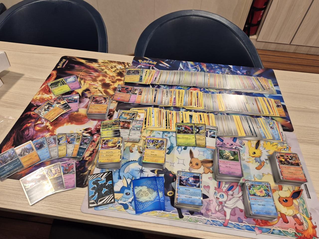 Mooie set van 800+ pokemon kaarten.