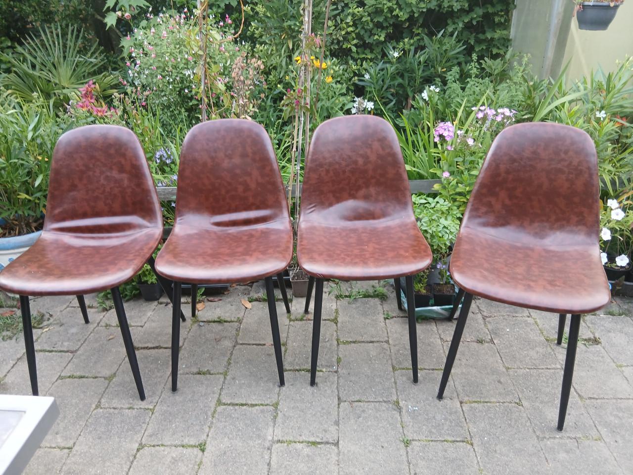 Stoelen gratis af te halen