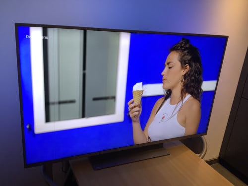 Smart tv Philips 55 inch met kleine verticale streep ( links ) in het beeld