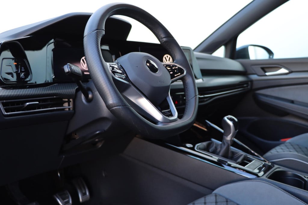 Volkswagen Golf 1.5 tsi r-line 130pk