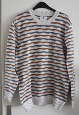 Beige trui met strepen maat L