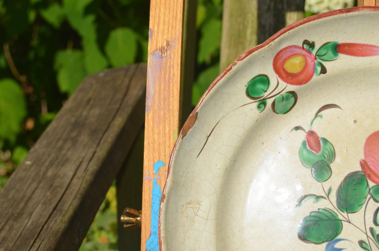 Div. aardewerk borden floraal decor op 1 na, 19e/20e eeuw (1)