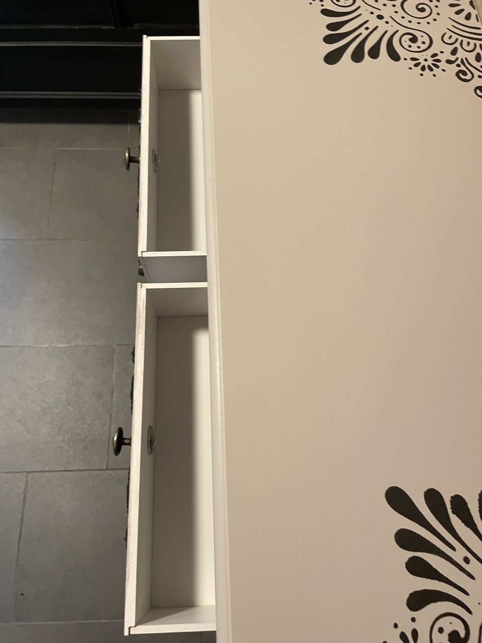 Unieke, handgeschilderde Sidetable.