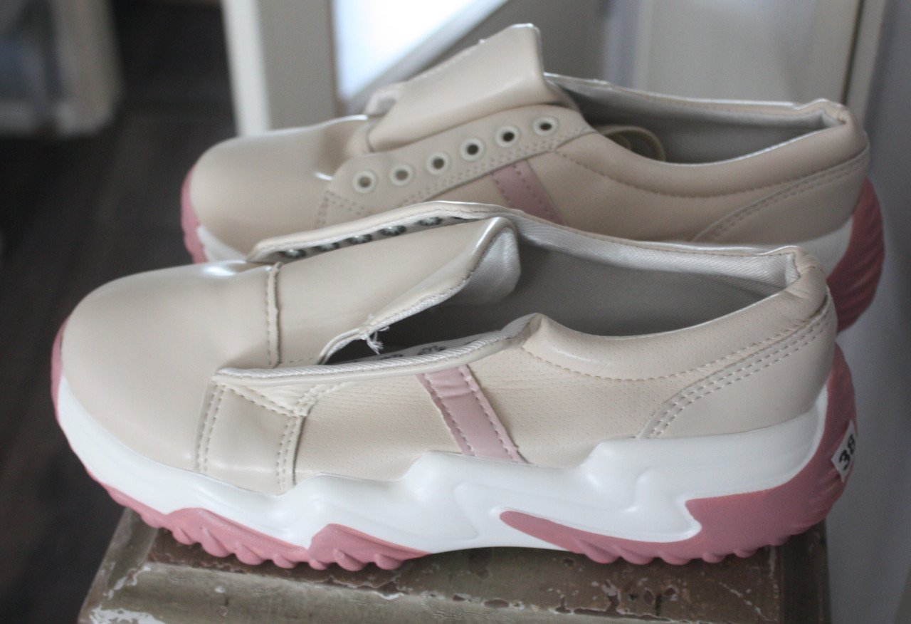 Nieuwe gympen roze beige  maat 38