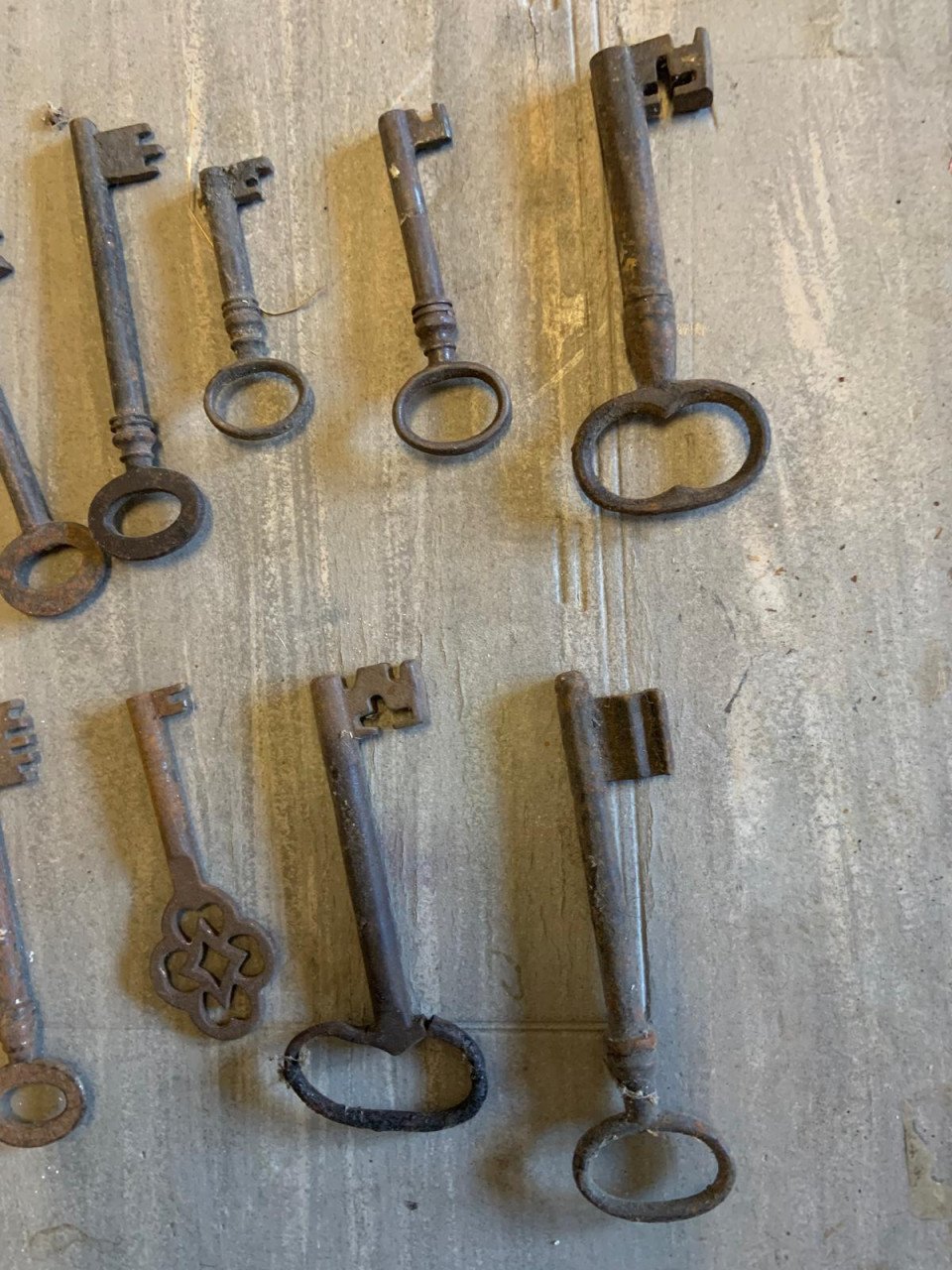 Te koop; oude sleutels antiek vintage sleutel kado