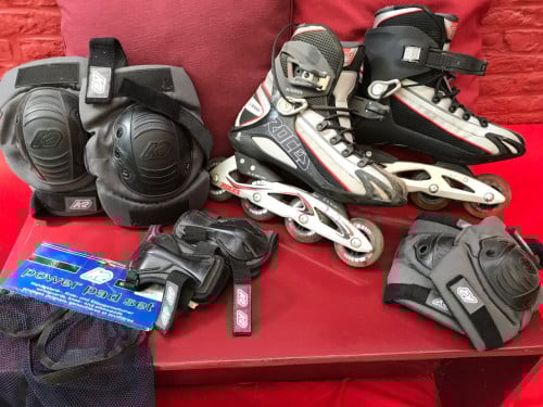 Inline skates met toebehoren
