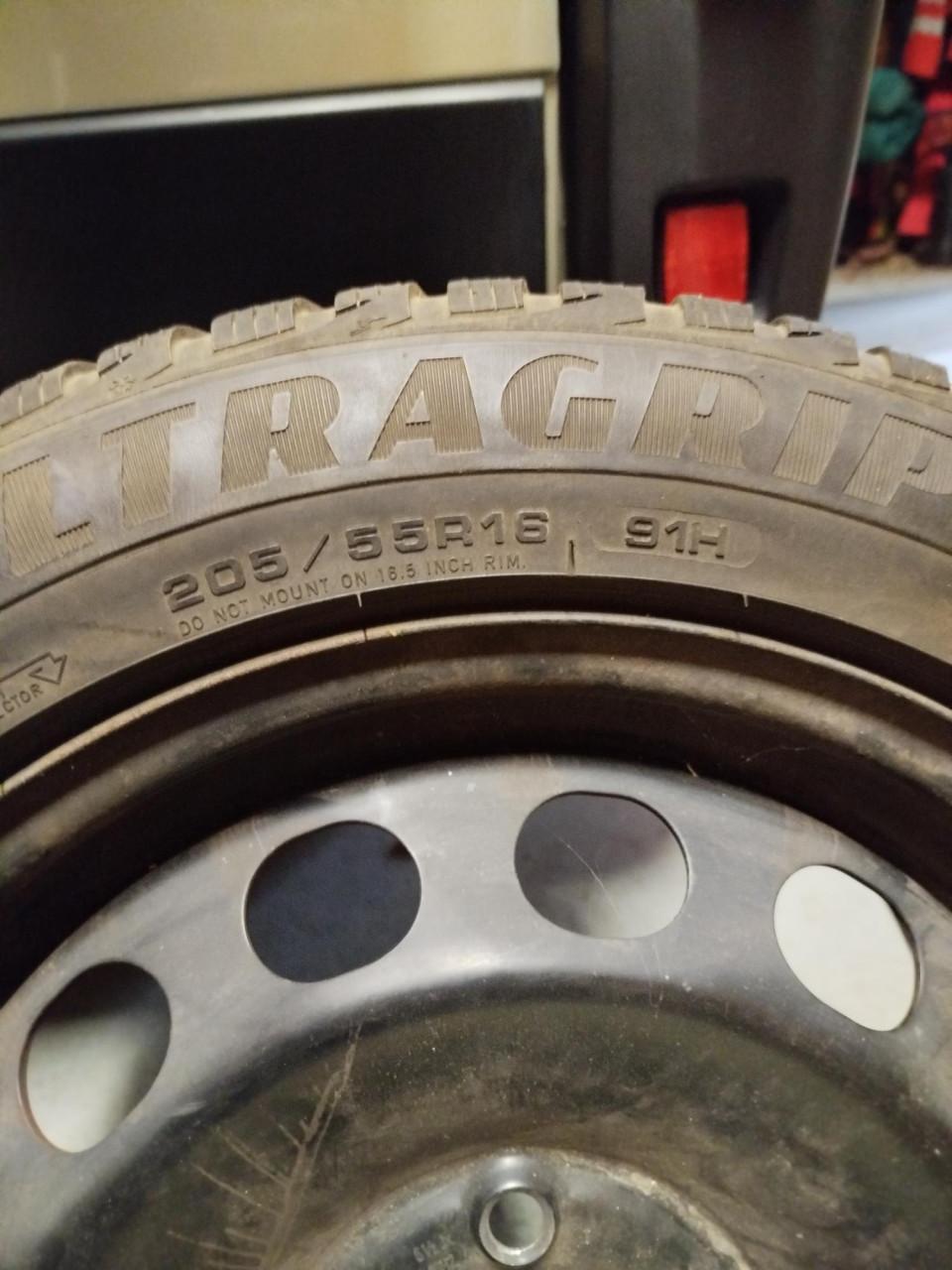 4 winterbanden met velg 16 inch. VW