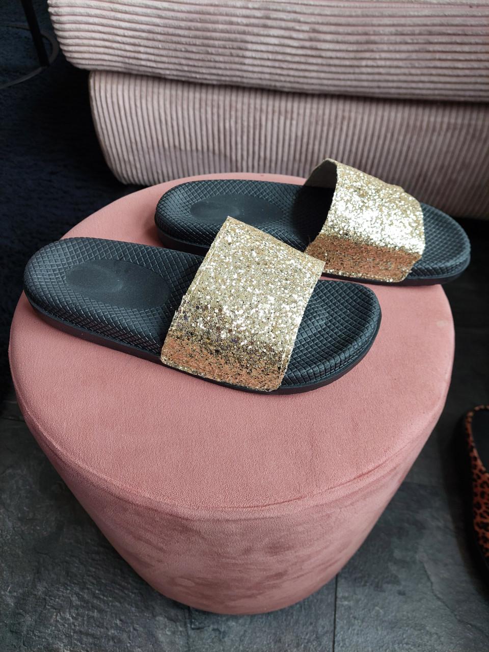 Nw goud.glitter slippers