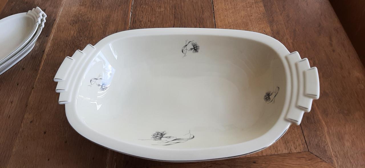 Antiek ontbijt servies