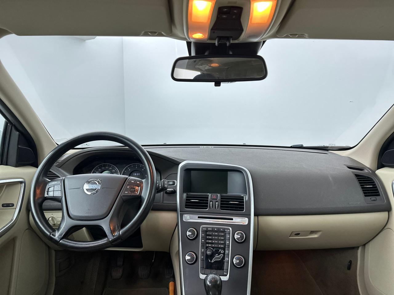 Volvo XC60 - 2.0 D3 FWD Kinetic | Camera | Leder | Navi | Trekhaak