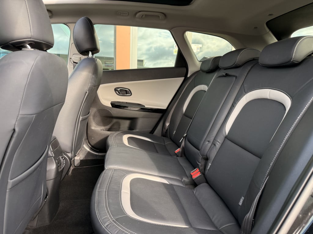 Kia Cee'd sportswagon 1.6 gdi businessline | pano | leder | stoel/stuur ver