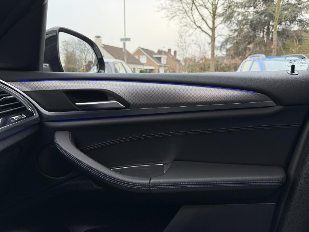 BMW X3 xdrive20i high executive // m-sport // pano // dealerondhouden /