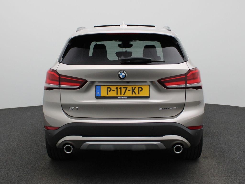 BMW X1 sdrive20i business edition plus | automaat | stoel verwarming | lede